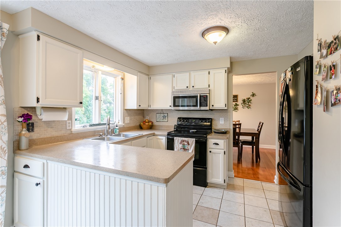 8 Rosscommon Crescent Perinton, NY 14450 - Photo 8 of 28