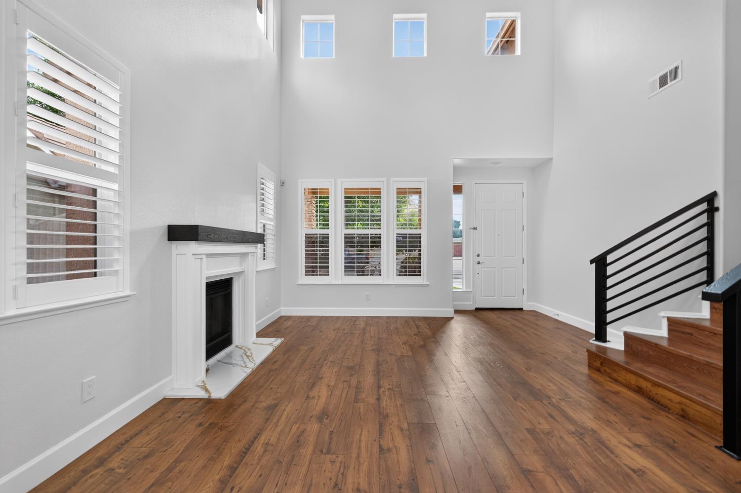 719 Lars Court Modesto, CA 95351 - Photo 7 of 46 Gallery Image 7