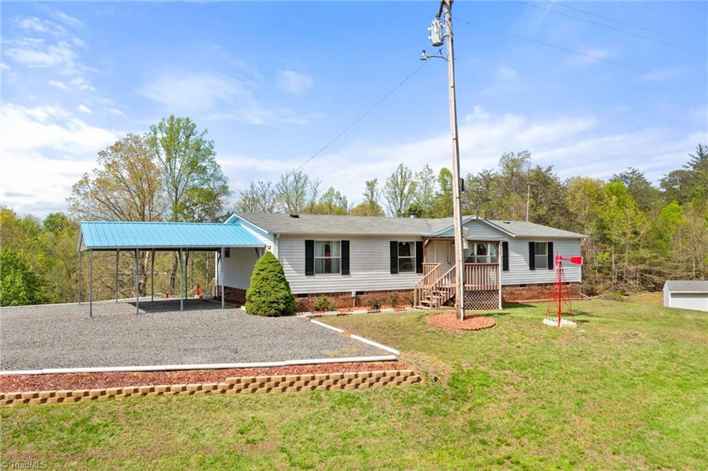 1747 Lynchburg Road Westfield, NC 27053 - Photo 4 of 49