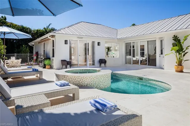 a view of outdoor space yard and patio