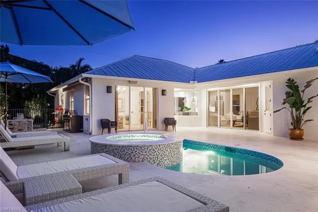 a view of a house with backyard and porch