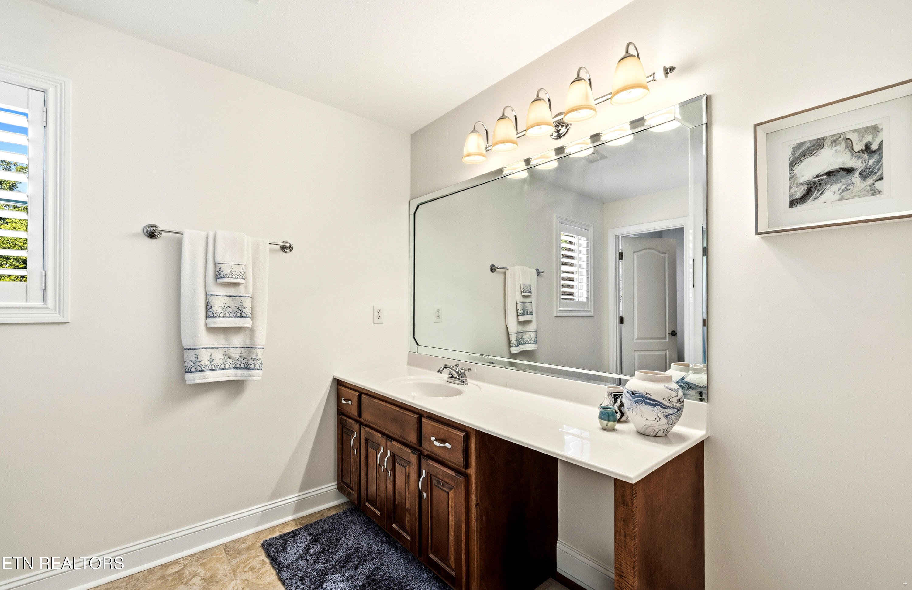127 Ridgeland Lane Sharps Chapel, TN 37866 - Photo 31 of 52 Upstairs bath with tub shower combo