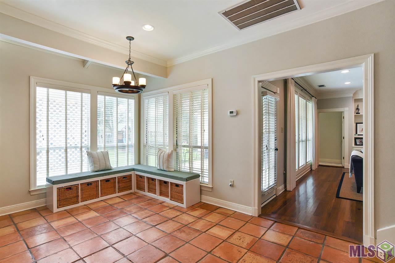 622 Millgate Place Baton Rouge, LA 70808 - Photo 4 of 14 Breakfast table area that over looks backyard!