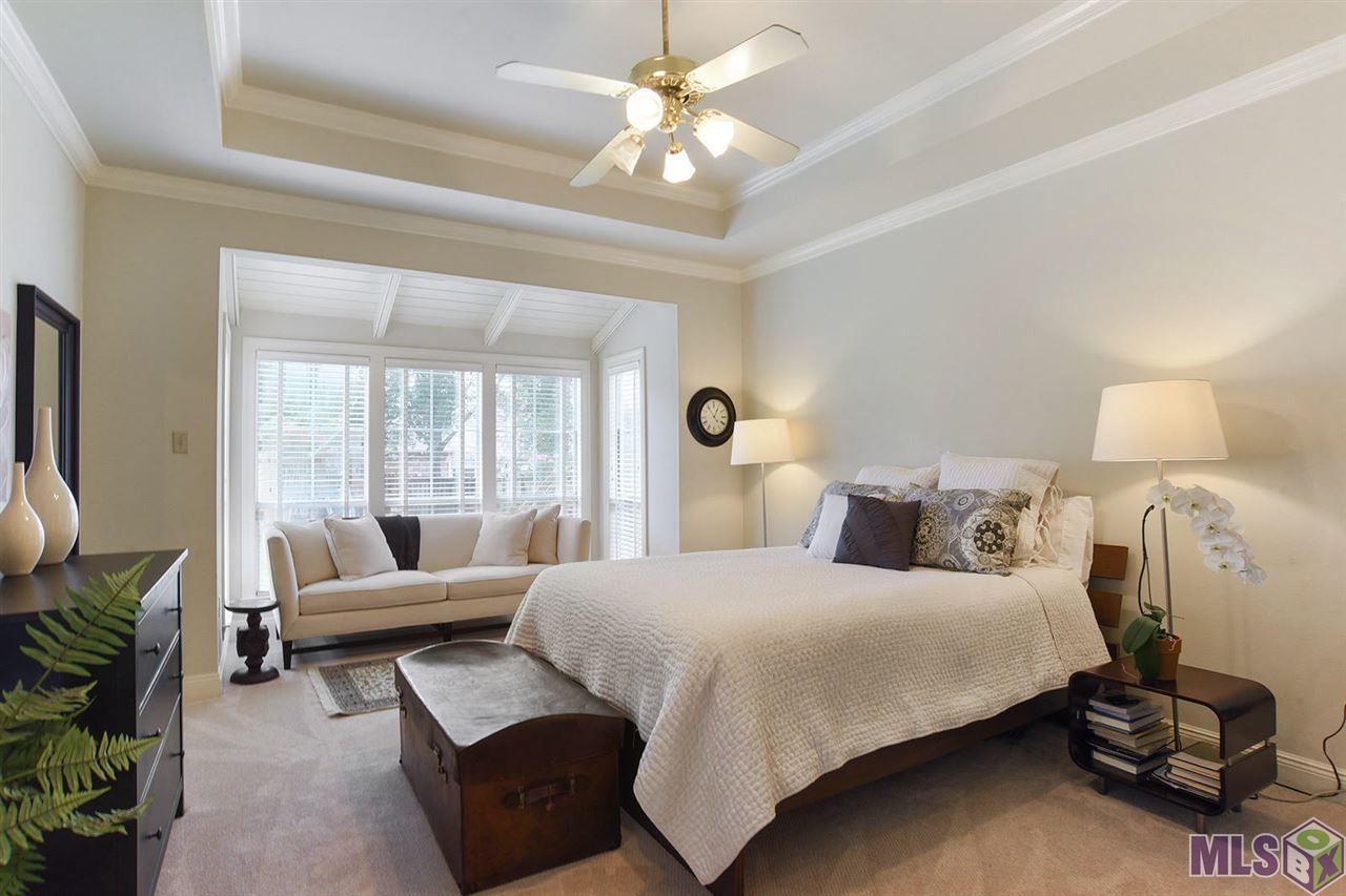 622 Millgate Place Baton Rouge, LA 70808 - Photo 6 of 14 Master bedroom with nice sitting area and new carpet!