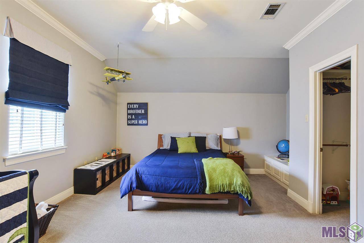 622 Millgate Place Baton Rouge, LA 70808 - Photo 10 of 14 Large upstairs bedroom with walk-in closet.