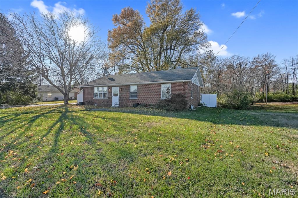 313 Old Fullerton Road Belleville, IL 62226 - Photo 3 of 28