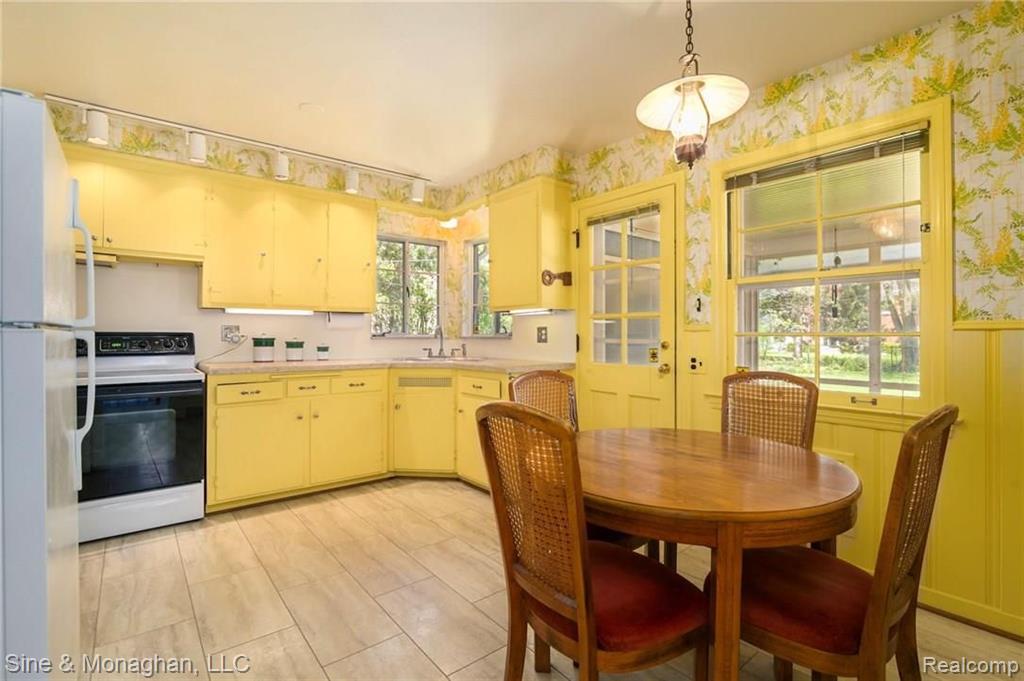 74 Handy Road Grosse Pointe Farms, MI 48236 - Photo 10 of 28