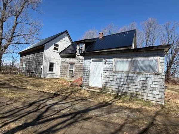 $94,900 | 871 Madawaska Road, Caribou, ME 04736