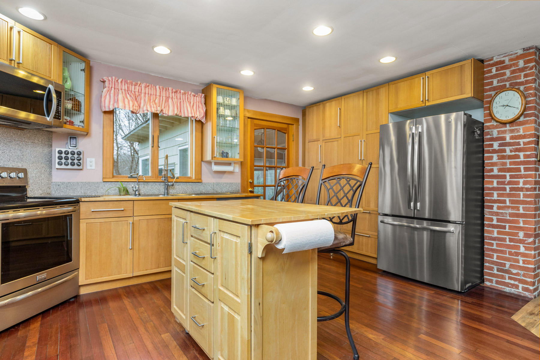 65 Rogers Road Kittery, ME 03904 - Photo 7 of 45 Kitchen