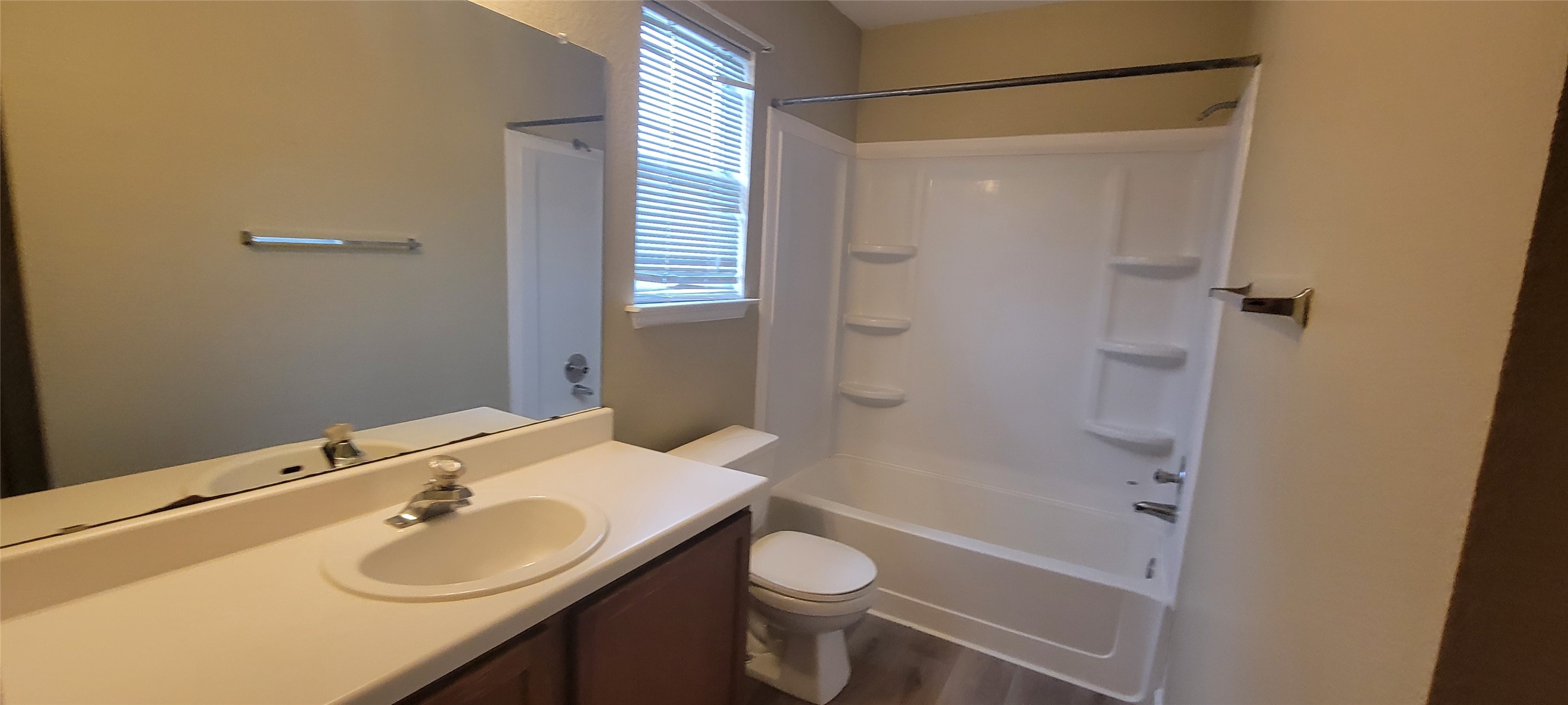 618 Elizabeth Lane Bastrop, TX 78602 - Photo 17 of 18 Second Bathroom