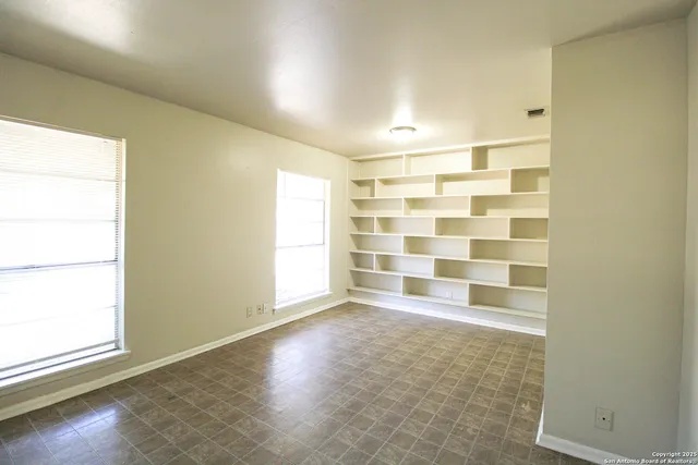 $1,675 | 10906 Lands Run Drive, San Antonio, TX 78230