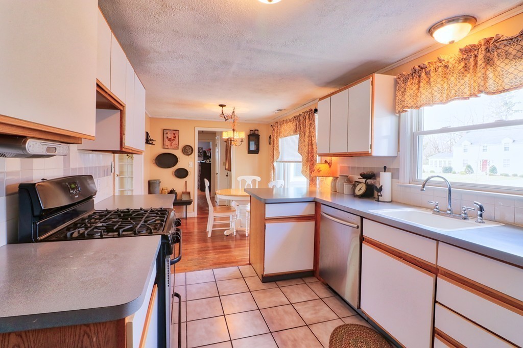 19 Ripley Street Wilbraham, MA 01095 - Photo 7 of 26 Gallery Image 7