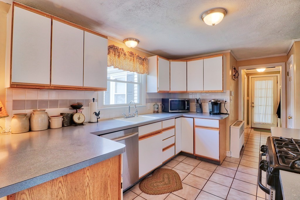 19 Ripley Street Wilbraham, MA 01095 - Photo 8 of 26 Gallery Image 8