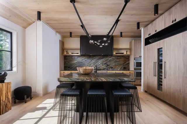 $3,390,000 | 1180 Oak Ridge Drive, Glencoe, IL 60022