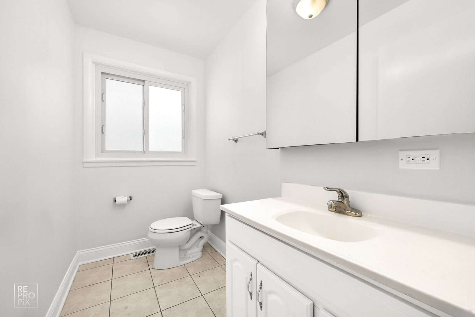 23670 North Elm Road Lincolnshire, IL 60069 - Photo 17 of 36 a bathroom with a sink toilet and vanity