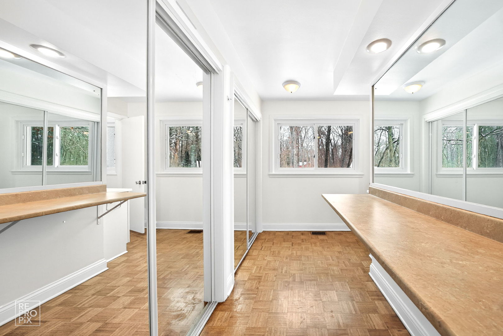 23670 North Elm Road Lincolnshire, IL 60069 - Photo 23 of 36 a bathroom with a tub and shower