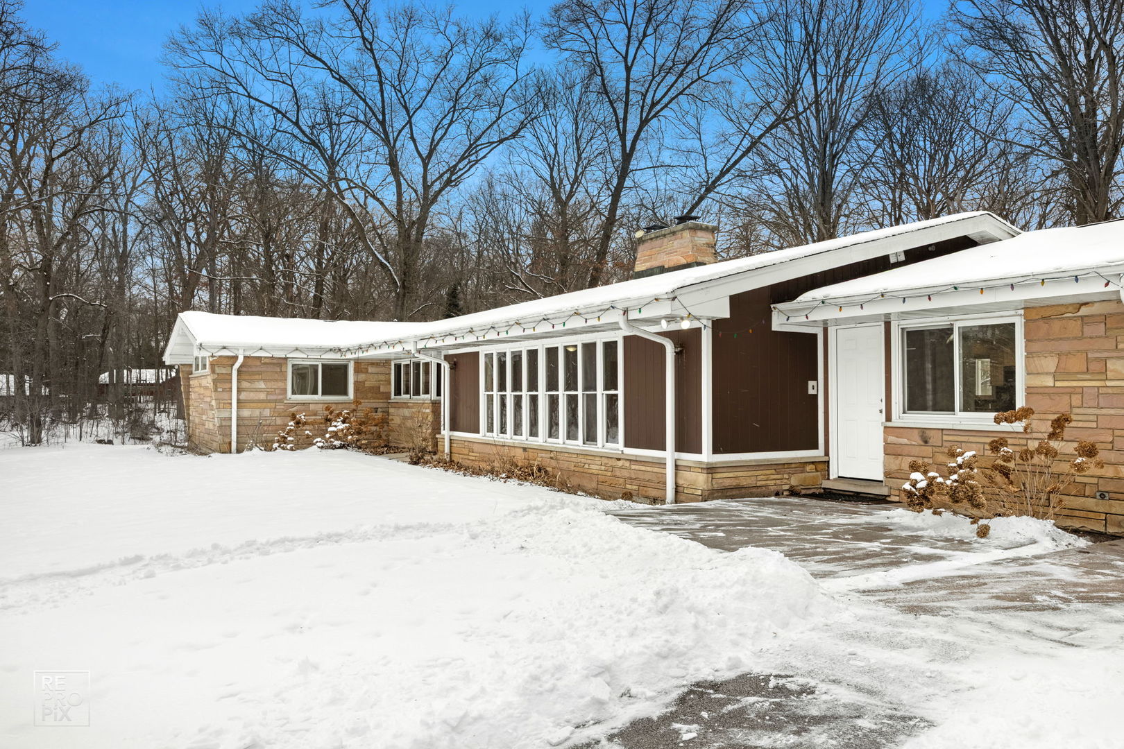 23670 North Elm Road Lincolnshire, IL 60069 - Photo 3 of 36 a front view of a house with a yard