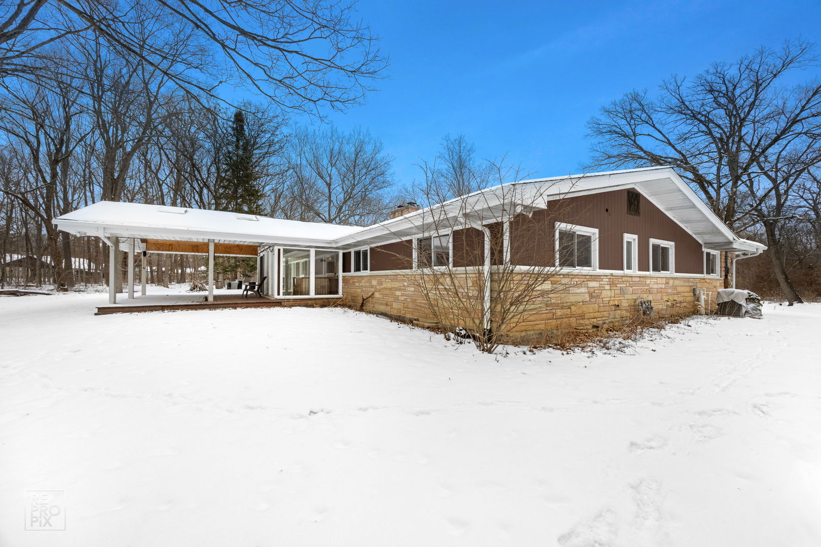 23670 North Elm Road Lincolnshire, IL 60069 - Photo 35 of 36 a front view of a house with a yard