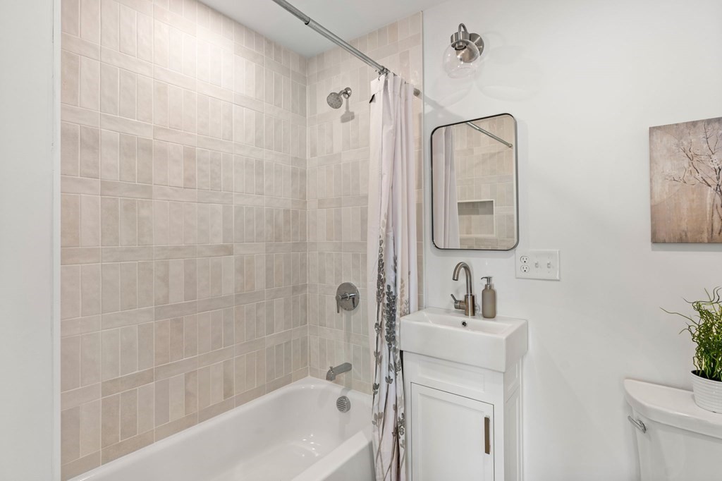 111 Leach Street, Unit 1 Salem, MA 01970 - Photo 23 of 32 a bathroom with a tub a sink and mirror