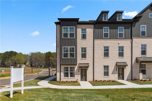 $379,993 | 1901 Daybreak Lane, Newnan, GA 30265