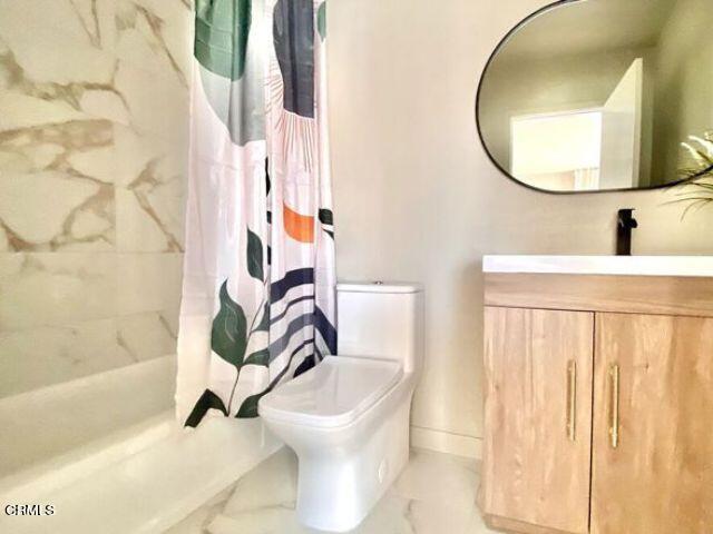 4510 Gateshead Bay Oxnard, CA 93035 - Photo 32 of 34 a bathroom with a sink and mirror with toilet