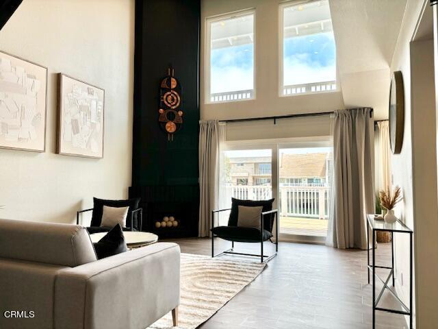 4510 Gateshead Bay Oxnard, CA 93035 - Photo 4 of 34 a living room with furniture and a window