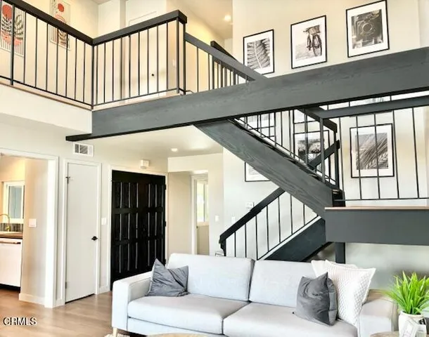 a view of livingroom with furniture