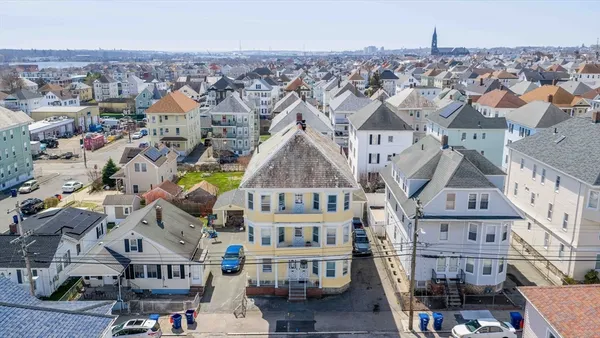 $949,900 | 104-106 Belleville Road, New Bedford, MA 02745