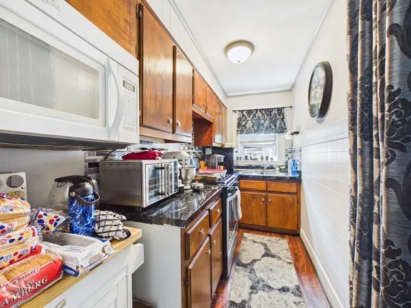 $949,900 | 104-106 Belleville Road, New Bedford, MA 02745