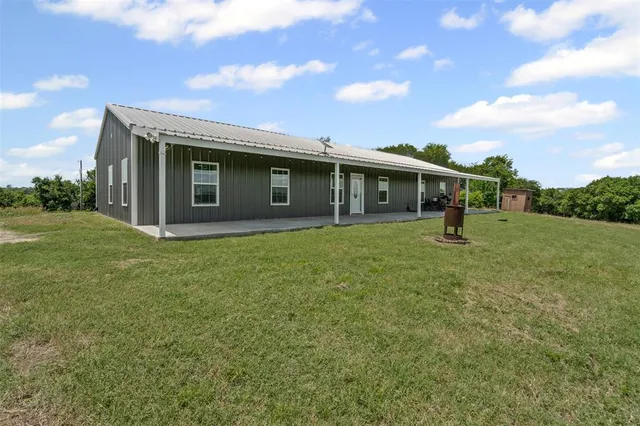 a view of a house with a backyard