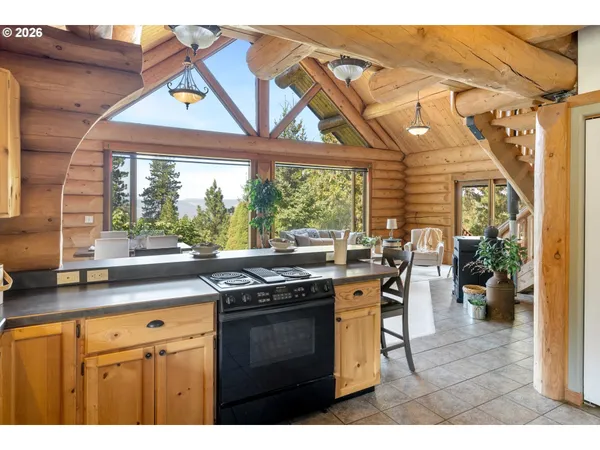 $1,800,000 | 7000 7 Mile Hill Road, The Dalles, OR 97058