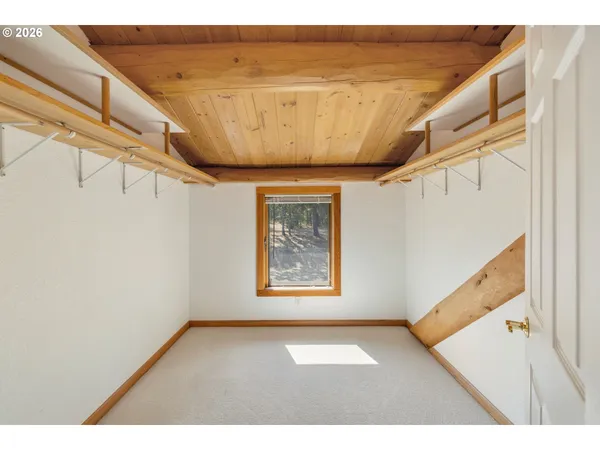 $1,800,000 | 7000 7 Mile Hill Road, The Dalles, OR 97058