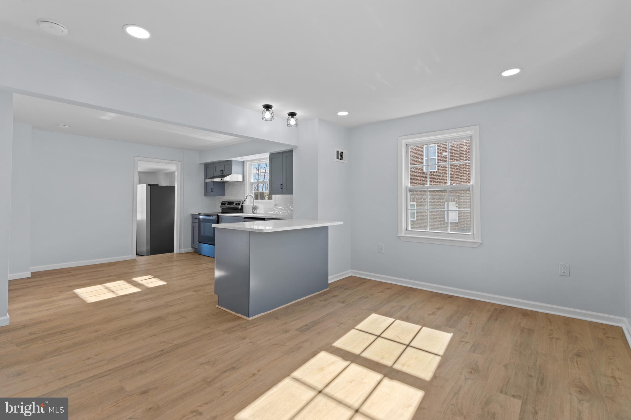 3070 Concord Road Aston, PA 19014 - Photo 5 of 32 Living room / Kitchen