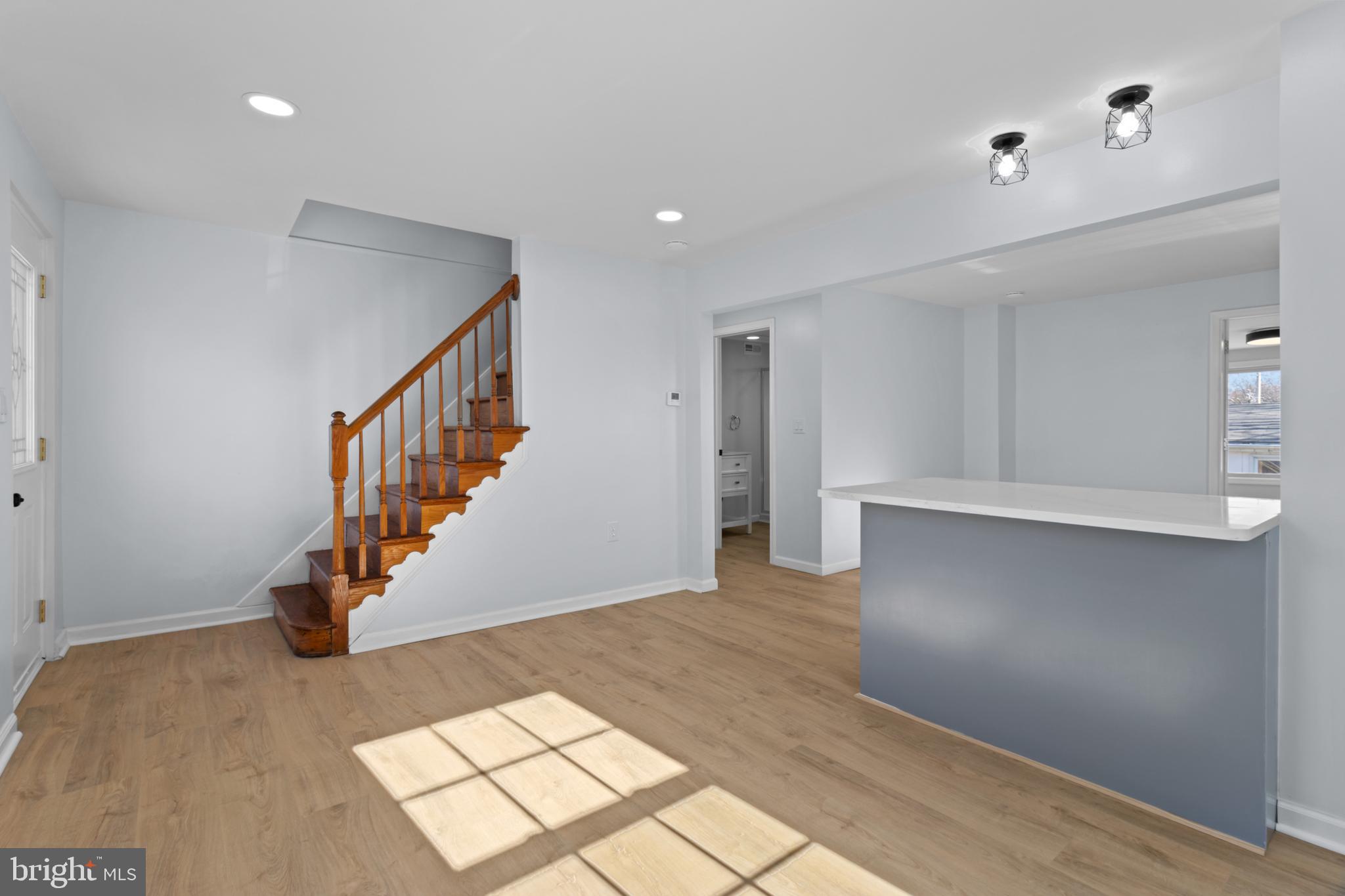 3070 Concord Road Aston, PA 19014 - Photo 6 of 32 Entry/Living room