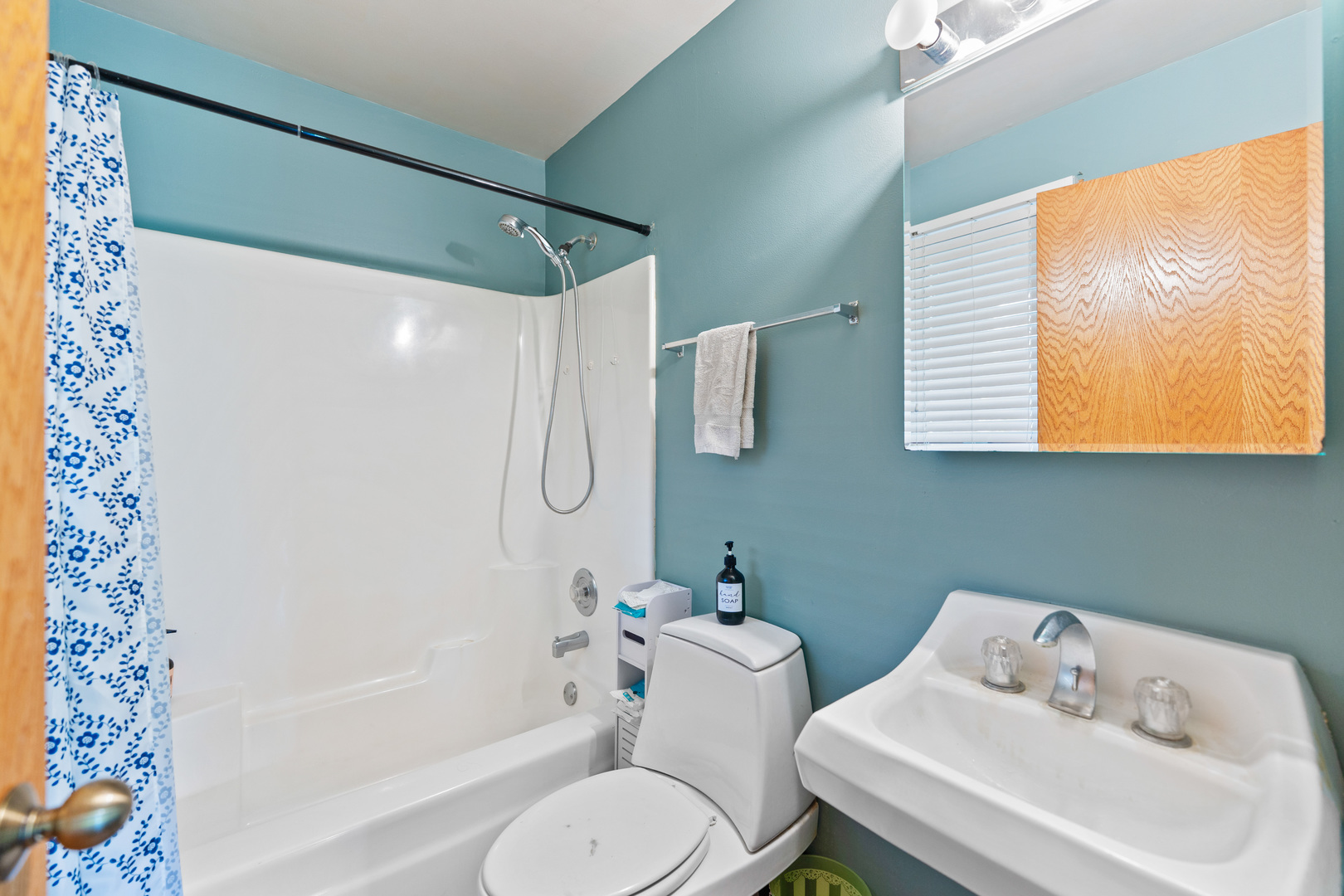 336 Roberts Road Inverness, IL 60010 - Photo 35 of 80 a bathroom with a sink toilet and shower