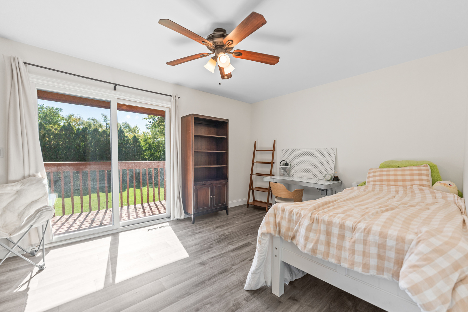 336 Roberts Road Inverness, IL 60010 - Photo 44 of 80 a bedroom with a bed and a large window