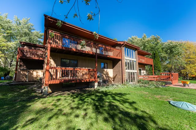 $879,900 | 336 Roberts Road, Inverness, IL 60010