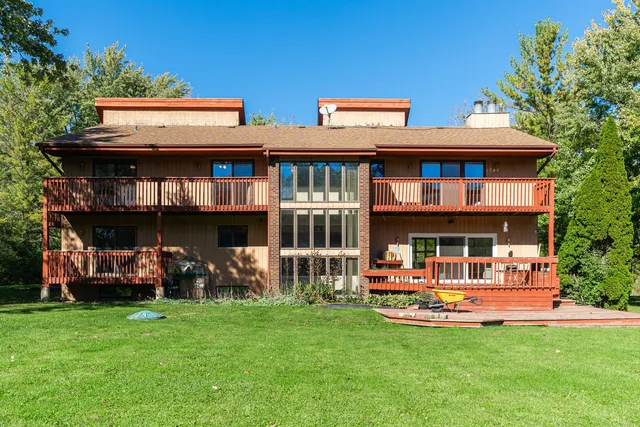 $879,900 | 336 Roberts Road, Inverness, IL 60010