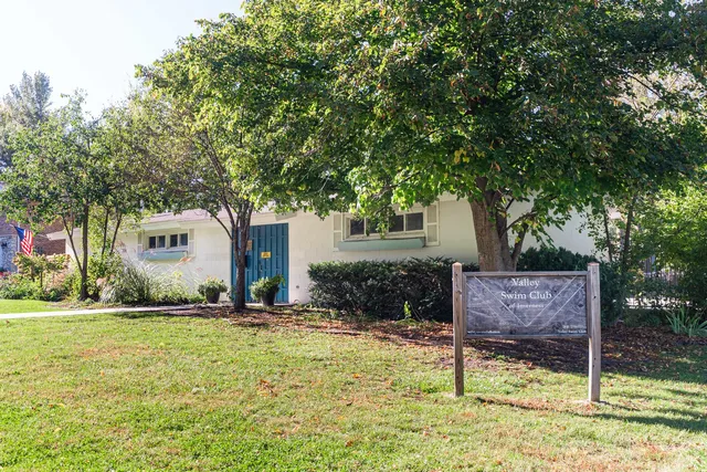 $879,900 | 336 Roberts Road, Inverness, IL 60010