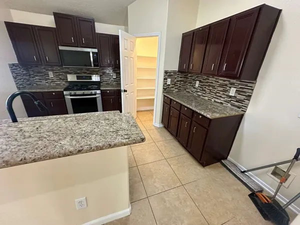 $1,950 | 5718 Straight Way, Houston, TX 77339