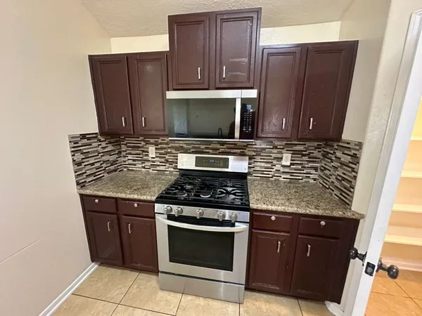 $1,950 | 5718 Straight Way, Houston, TX 77339