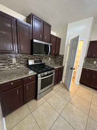 $1,950 | 5718 Straight Way, Houston, TX 77339