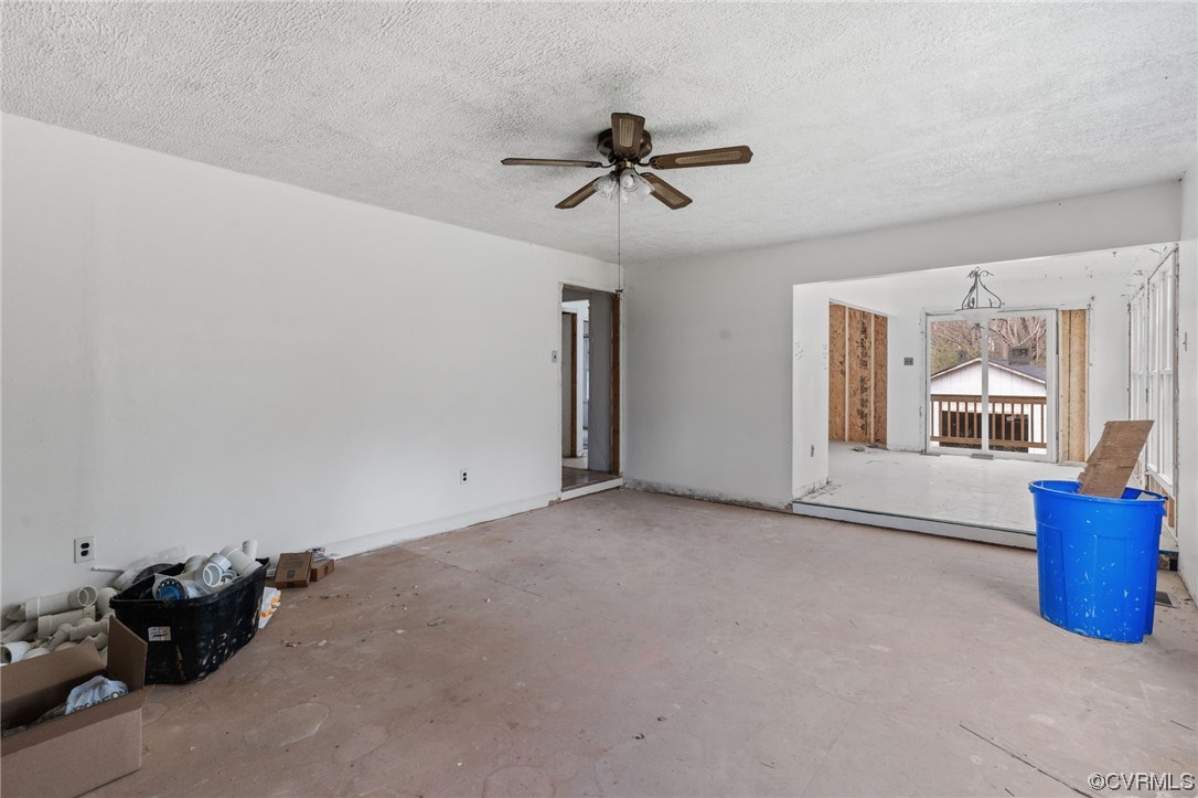5660 Cartersville Road Powhatan, VA 23139 - Photo 11 of 15 a view of a livingroom with a ceiling fan and window