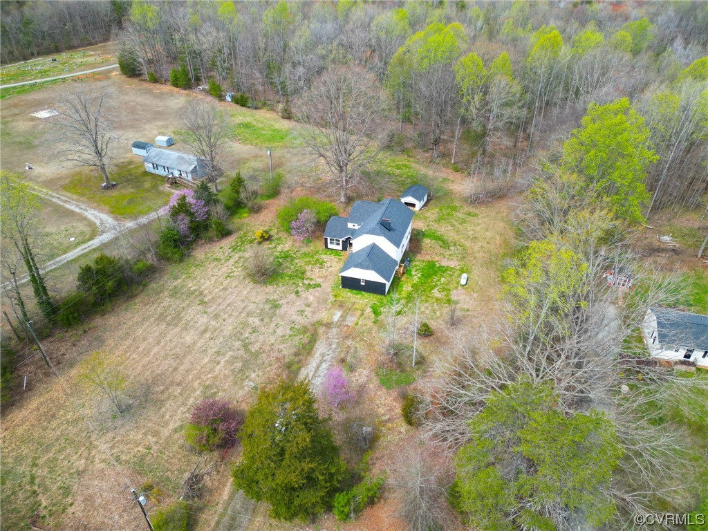 5660 Cartersville Road Powhatan, VA 23139 - Photo 4 of 15 a picture of flowers
