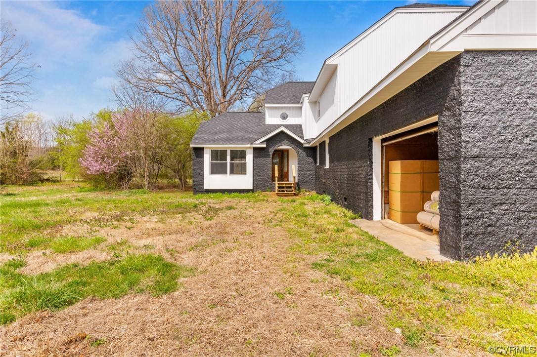 5660 Cartersville Road Powhatan, VA 23139 - Photo 7 of 15 a view of a yard with a house