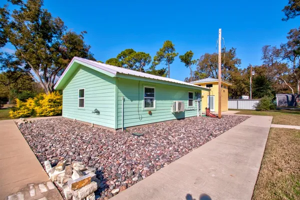 $410,000 | 227 Newcastle, Gordonville, TX 76245