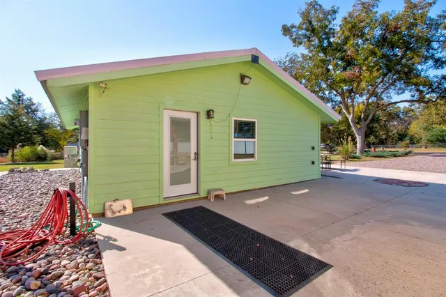 $425,000 | 227 Newcastle, Gordonville, TX 76245