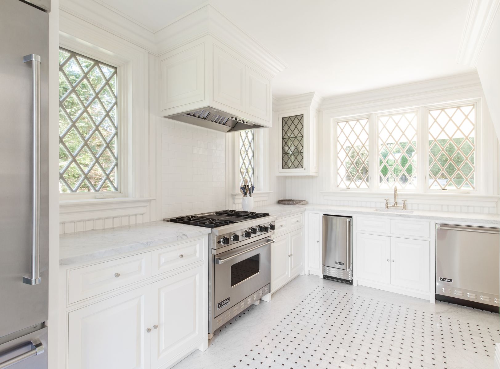 81 Briar Patch Road East Hampton, NY 11937 - Photo 24 of 25 a kitchen with white cabinets and appliances
