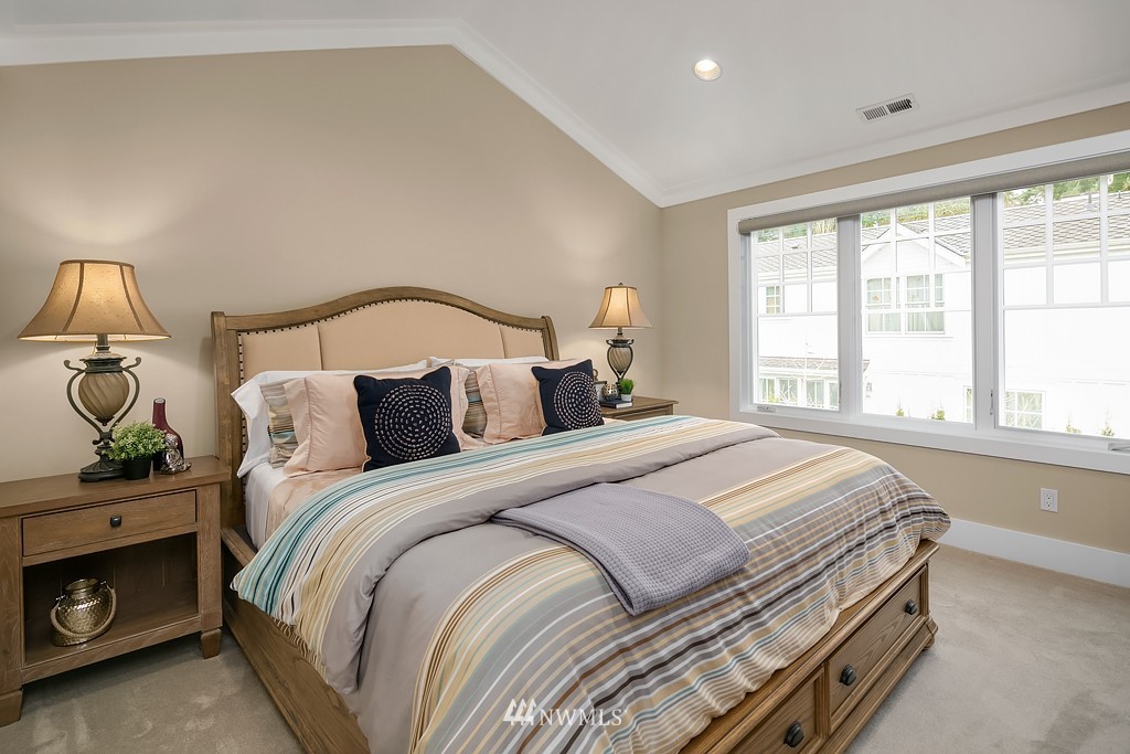 2434 Evergreen Point Road Medina, WA 98039 - Photo 18 of 25