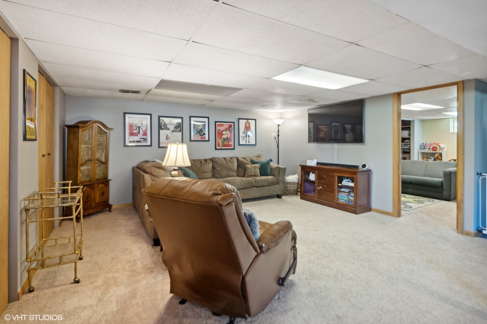 250 East Harrison Road Lombard, IL 60148 - Photo 20 of 32 a living room with furniture and a fireplace